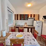In 42437 Apartment Dramalj