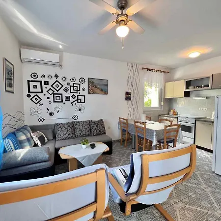 In 42437 Apartment *