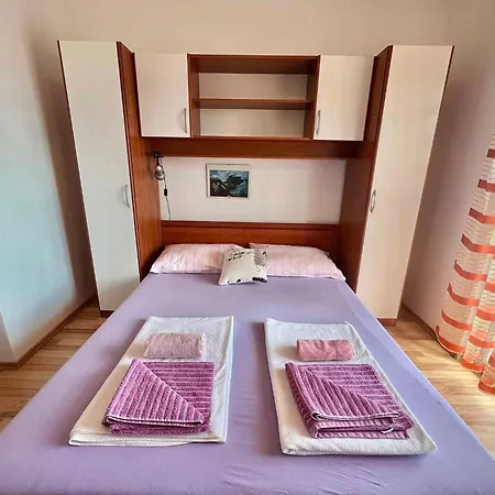 In 42437 Apartment Dramalj